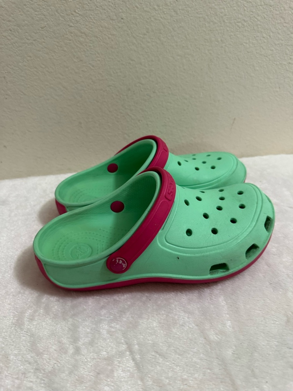 CROCS  Mint and Hot Pink Clogs womens size 9